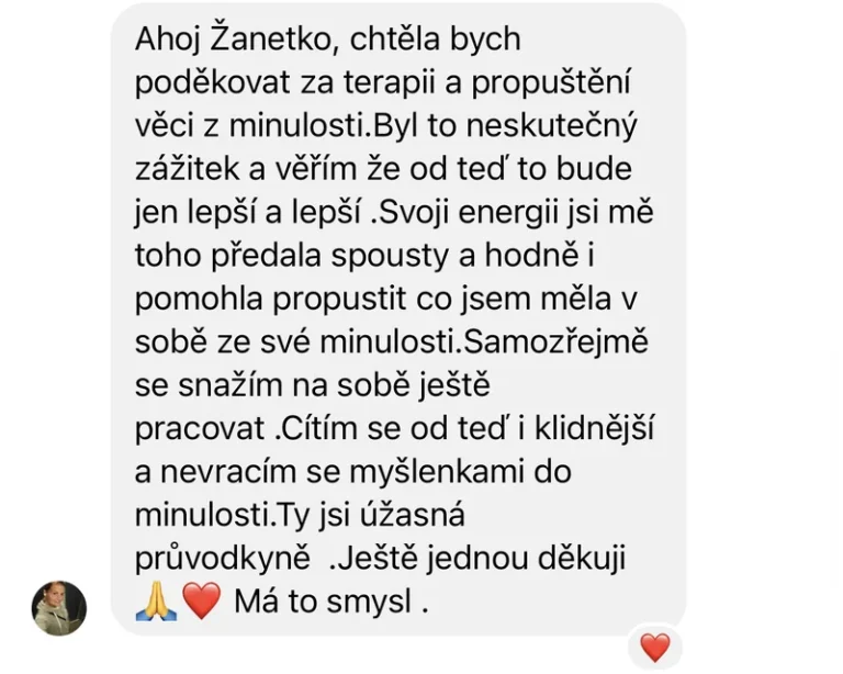 Recenze klientky léčivé meditace – propuštění minulosti, klidnější mysl, vedení průvodkyně